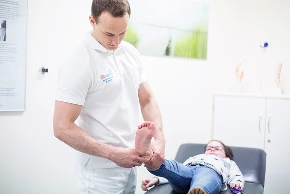 Orthopädische Untersuchung des Fußes in der Praxis Damme